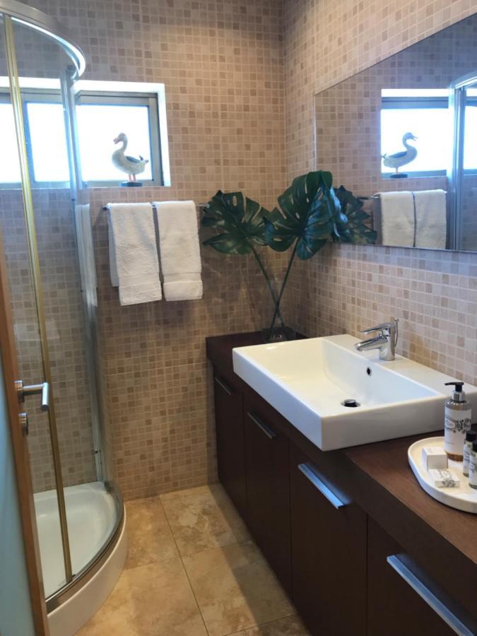 Beachfront Apartment With Sea View Azurara Екстериор снимка