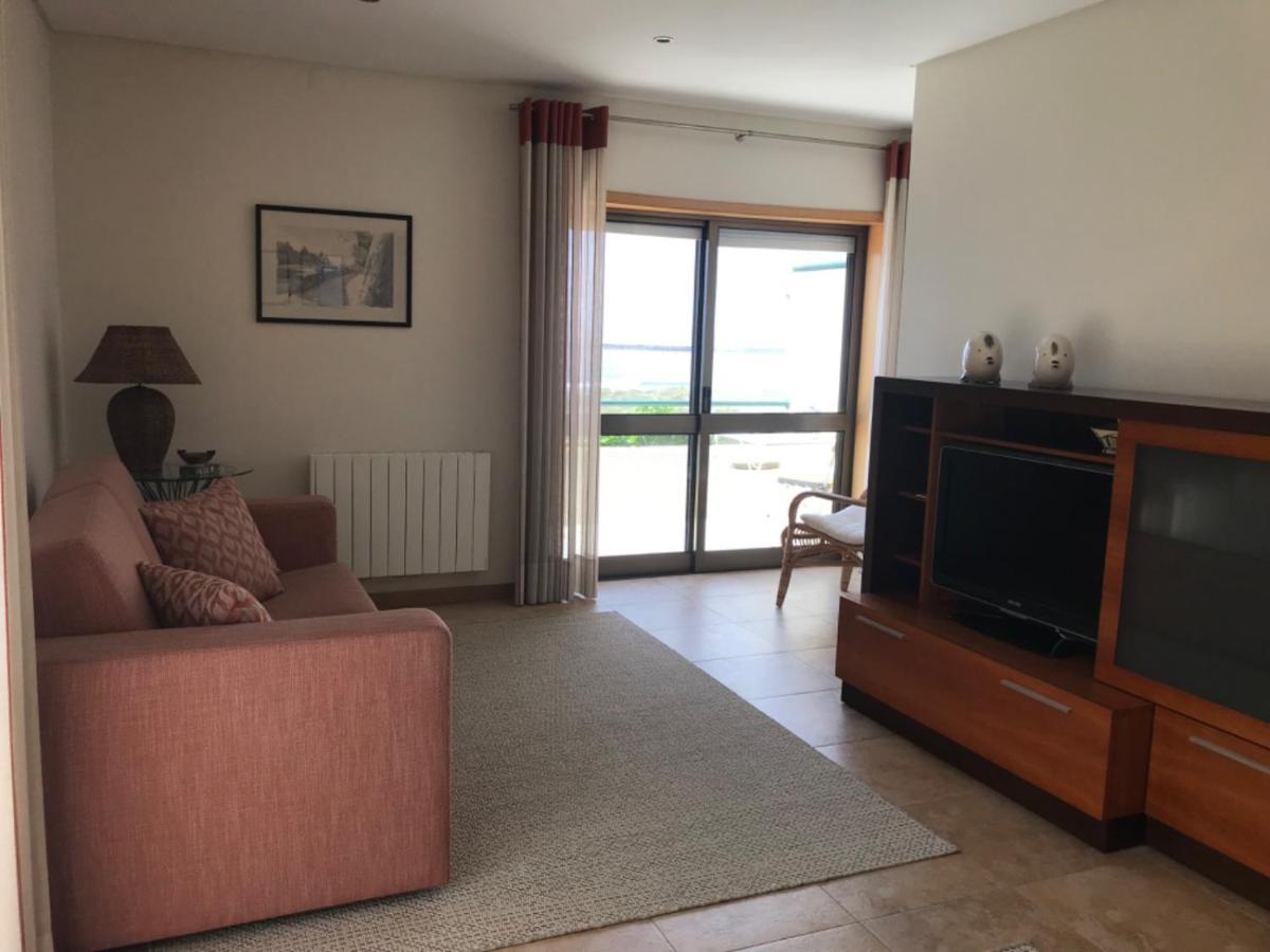 Beachfront Apartment With Sea View Azurara Екстериор снимка