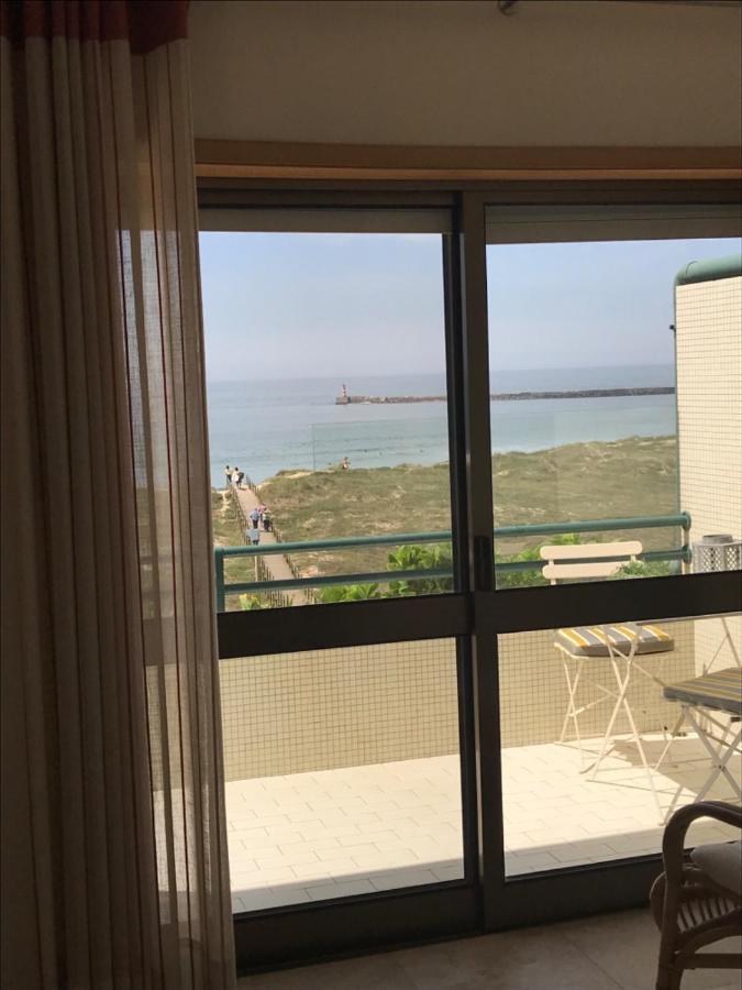 Beachfront Apartment With Sea View Azurara Екстериор снимка